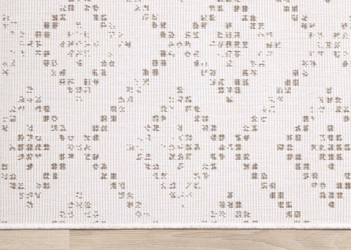 Summer Breeze 6'7" x 9'6" Outdoor Reversible Diamond Pattern - Beige, Cream