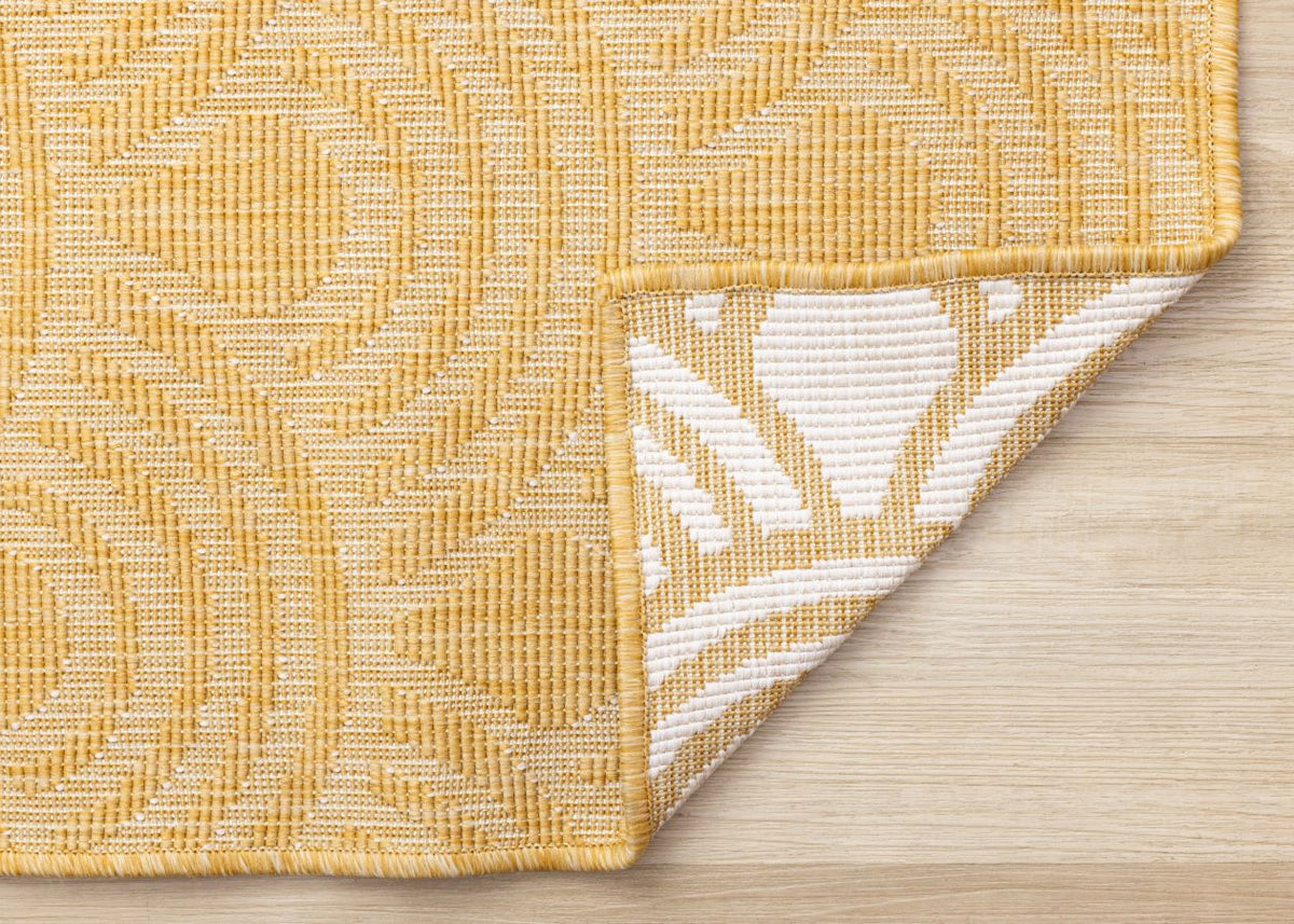 Summer Breeze 5'3" x 7'7" Outdoor Reversible Rug Rainbow Arch Pattern - Yellow, White
