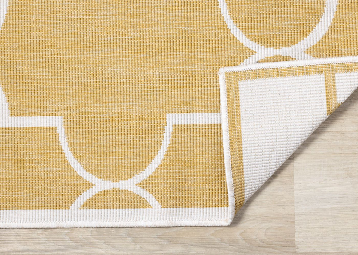 Summer Breeze 6'7" x 9'6" Outdoor Reversible Geometric Rug - Yellow, White