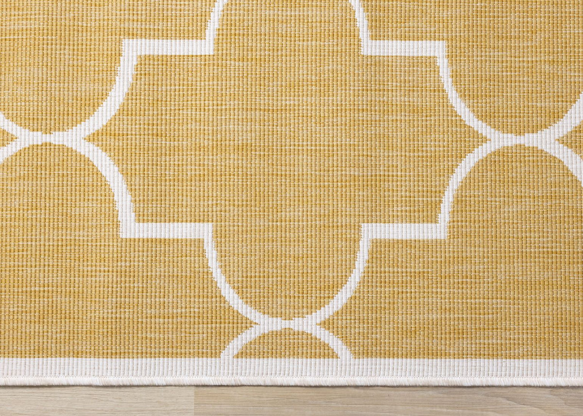 Summer Breeze 6'7" x 9'6" Outdoor Reversible Geometric Rug - Yellow, White
