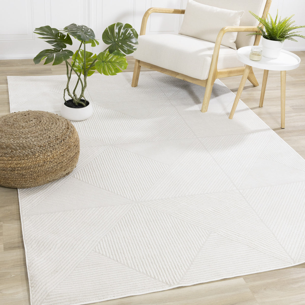 Hillary Neutral Diamonds Area Rug - 7' X 10' - Cream