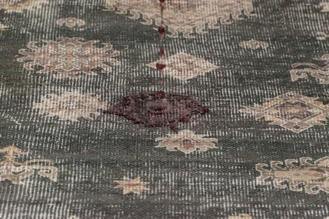 Aura Traditional Rug - 6' x 9' - Charcoal/Cream