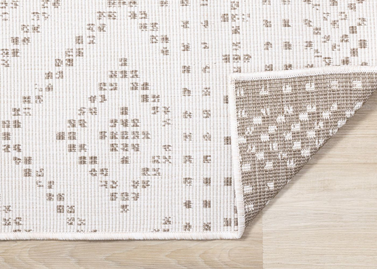 Summer Breeze 6'7" x 9'6" Outdoor Reversible Diamond Pattern - Beige, Cream