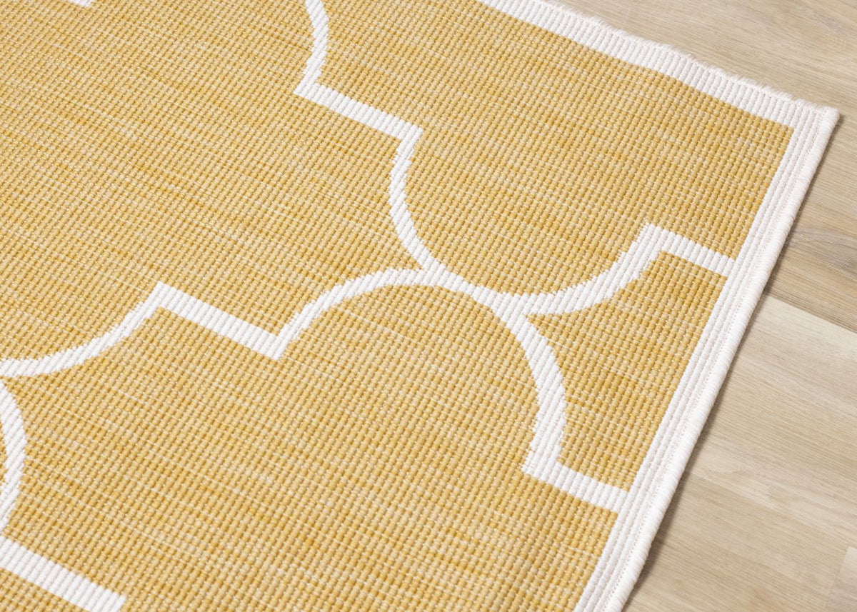 Summer Breeze 6'7" x 9'6" Outdoor Reversible Geometric Rug - Yellow, White